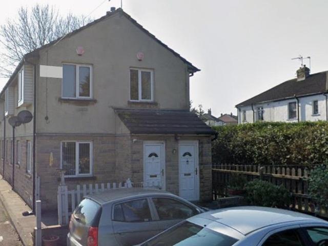 Flat for sale in Undercliffe, West Yorkshire