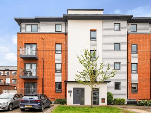 Flat for sale in Holywell Estate, North Watford