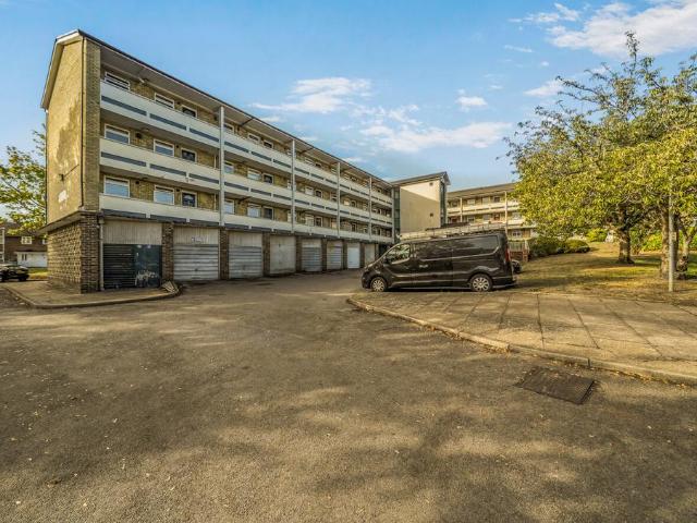 Flat for sale in Easthampstead, Bracknell