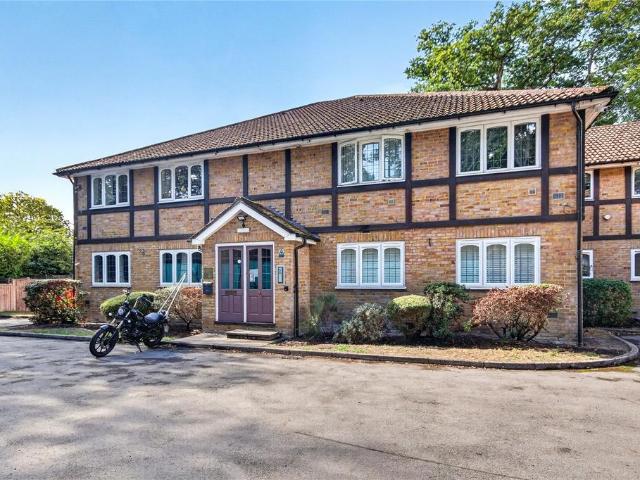 Flat for sale in Easthampstead, Bracknell