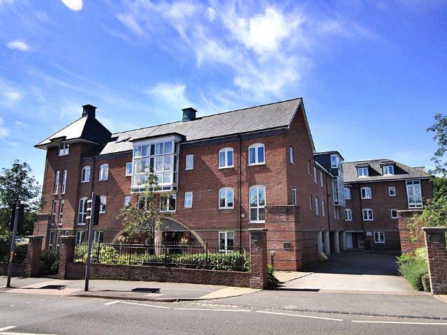 Flat for sale in Stone, Baswich