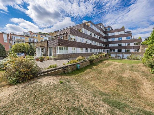 Flat for sale in Strawberry Hill, Greater London
