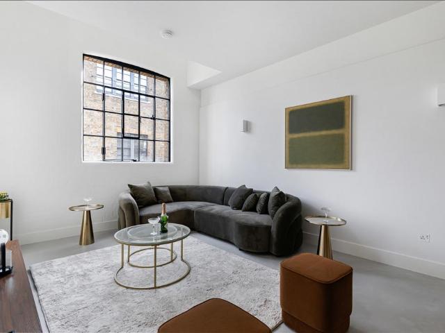 Flat for sale in London Borough of Hackney, Greater London