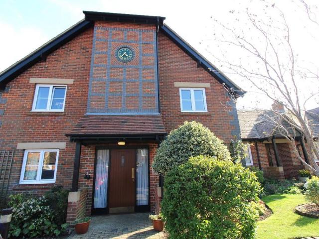 Flat for sale in Olney