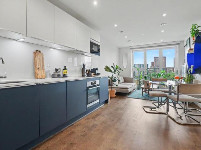 Flat for sale in City Centre, Salford