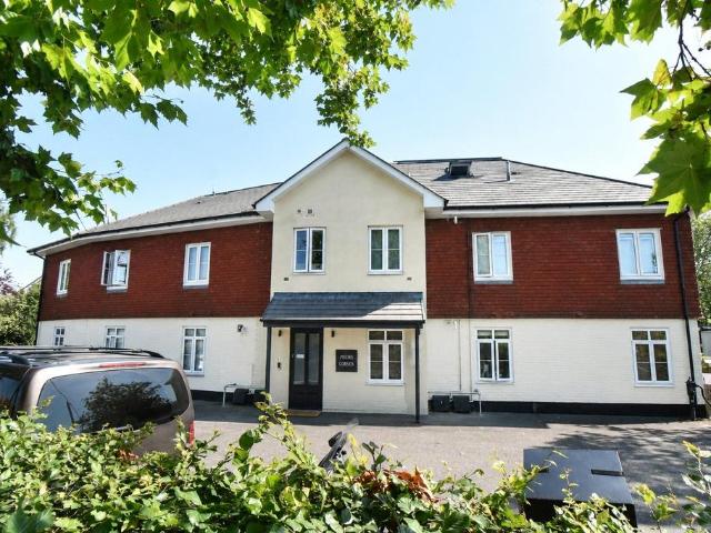 Flat for sale in Hart, Hampshire