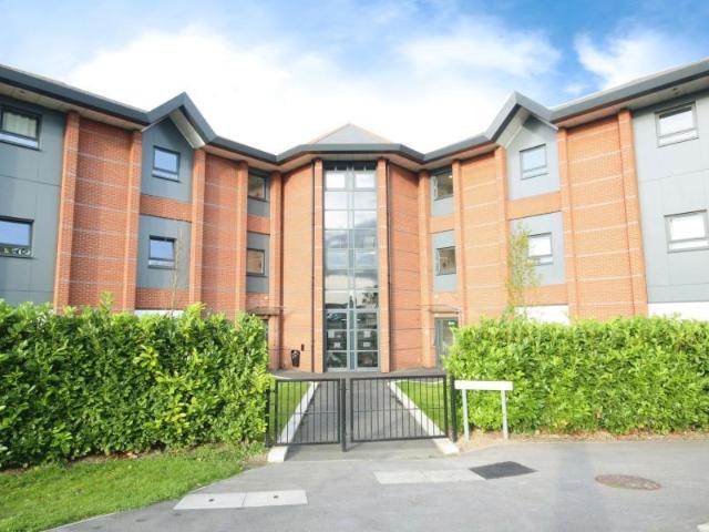Flat for sale in Slough