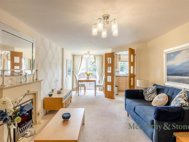 Flat for sale in Castle, Leftwich