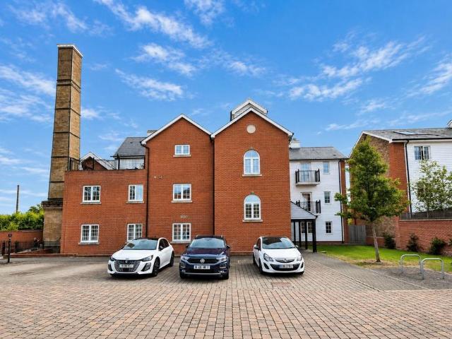 Flat for sale in Littleypark, Chelmsford