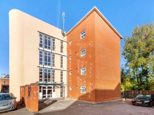 Flat for sale in Beaconsfield New Town, Knotty Green