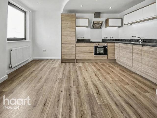 Flat for sale in Key Street, Suffolk