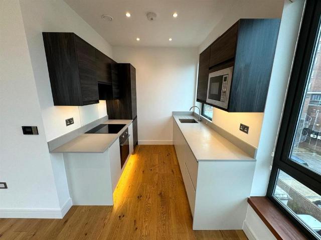 Flat for sale in Easthampstead, Bracknell