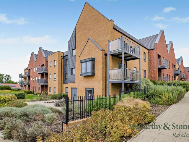 Flat for sale in Westfield View, Norwich