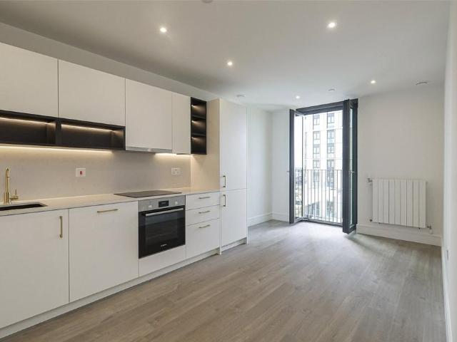 Flat for sale in Silvertown, Greater London