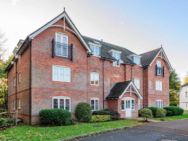 Flat for sale in Holloway Hill, Waverley