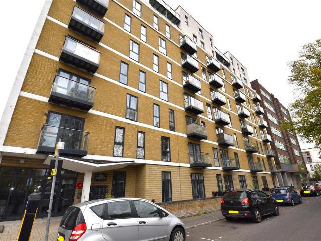 Flat for sale in Prittlewell, Alton Barnes