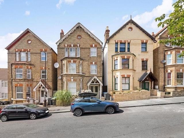 Flat for sale in London Borough of Croydon, Upper Norwood