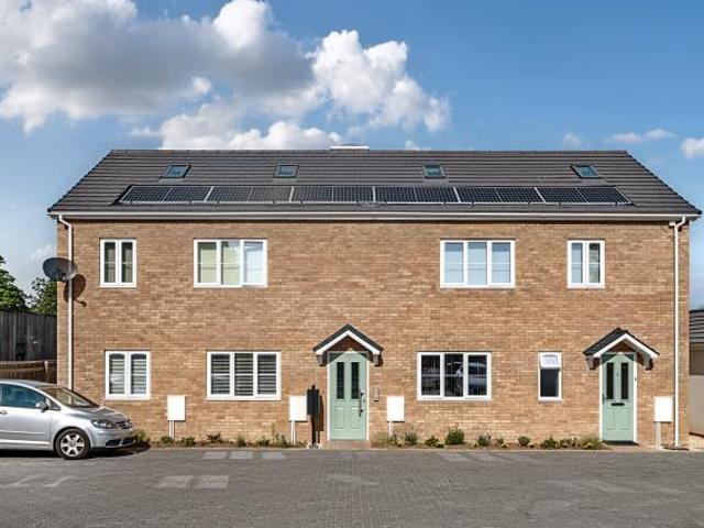 Flat for sale in Black Bourton, Oxfordshire