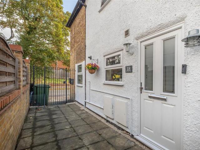 Flat for sale in Thames Ditton, Elmbridge