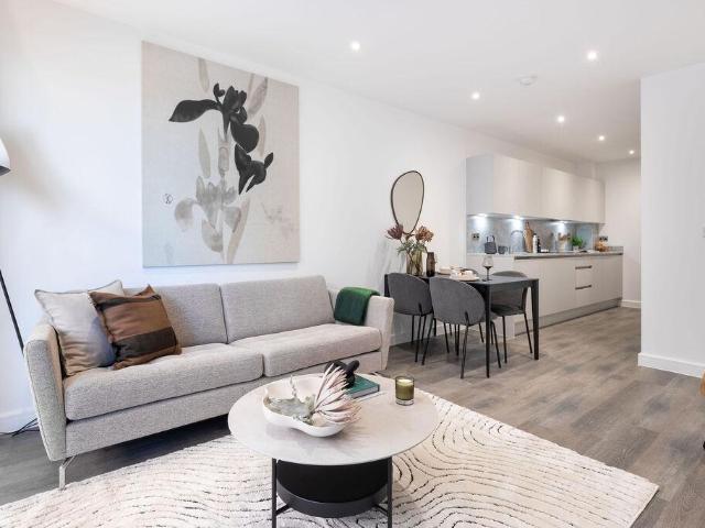 Flat for sale in South Oxhey, Batchworth