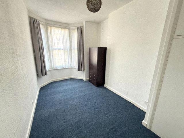 Flat for sale in Kilburn, Greater London