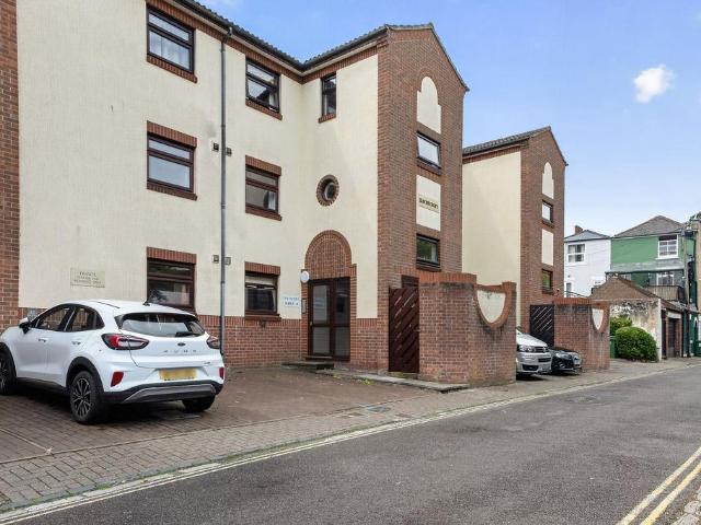 Flat for sale in Southsea, City Of Portsmouth