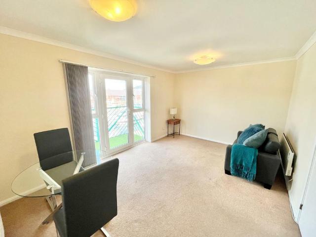 Flat for sale in Nangreaves, Wales