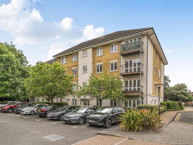Flat for sale in West Drayton, Greater London