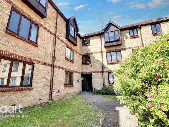 Flat for sale in Dagenham, Becontree Heath