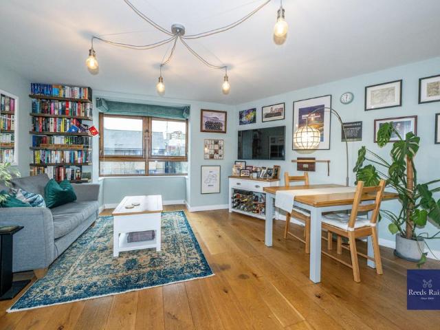 Flat for sale in South Lambeth, Isle Of Man