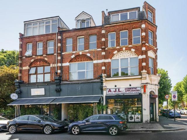 Flat for sale in Muswell Hill, Greater London