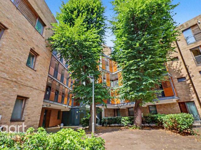 Flat for sale in Plashet, Greater London
