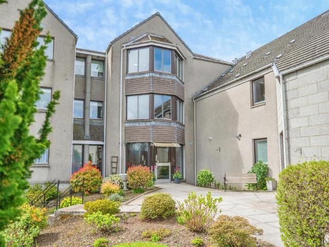 Flat for sale in Ballindoch, Scotland