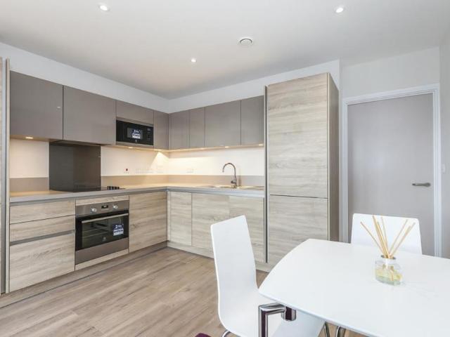 Flat for sale in Canning Town, Greater London