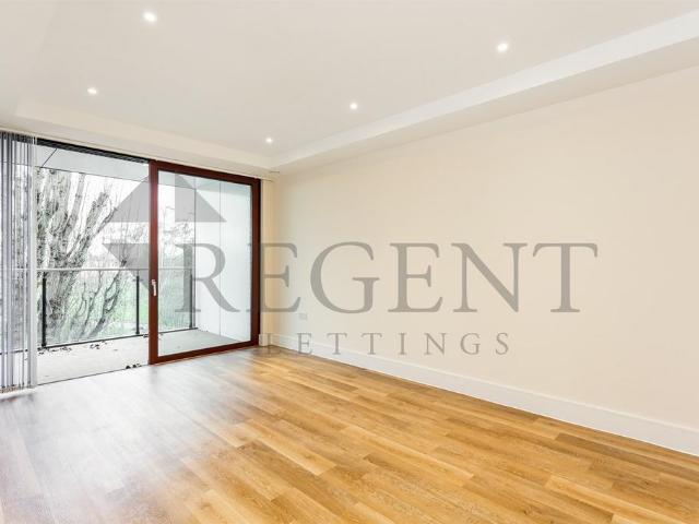 Flat for sale in Earlsfield, Greater London