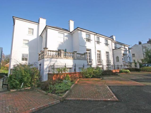 Flat for sale in Perryfields, West Sussex