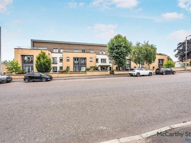Flat for sale in North Williamwood, Clarkston
