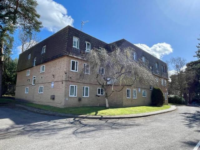 Flat for sale in Little Sandhurst