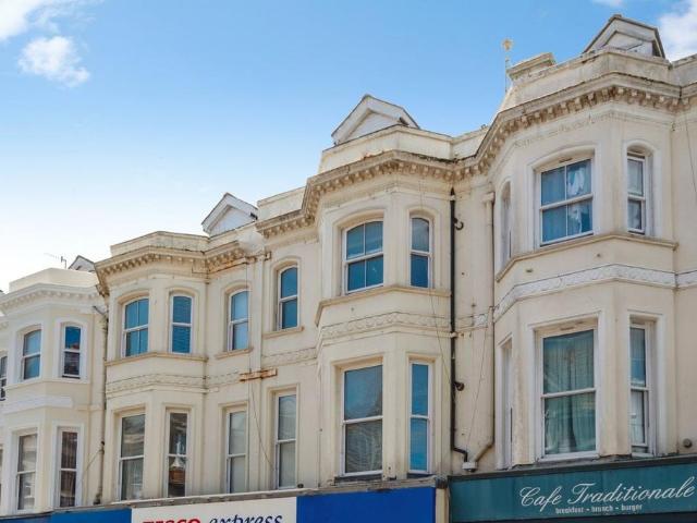Flat for sale in Worthing, West Sussex