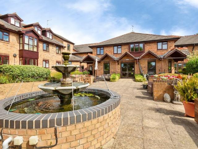 Flat for sale in Winkfield