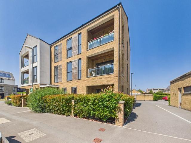 Flat for sale in Locking Parklands, Locking