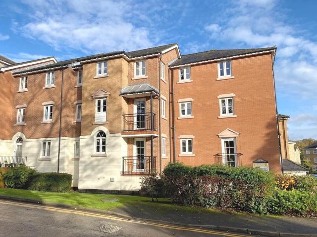 Flat for sale in Northampton, Northamptonshire