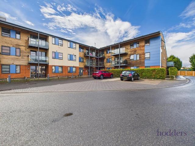 Flat for sale in Row Town, Surrey