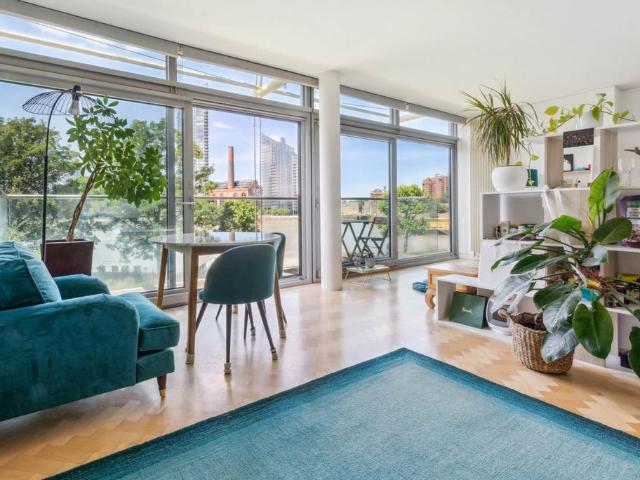 Flat for sale in Battersea, Greater London