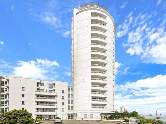 Flat for sale in Silvertown, Greater London