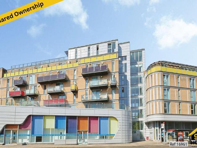 Flat for sale in West Kensington, Greater London