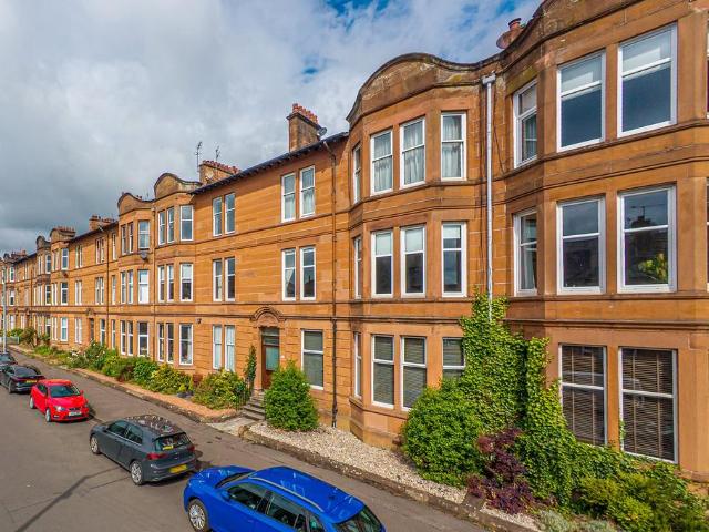 Flat for sale in Shawmoss, Shawlands