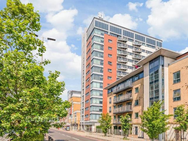 Flat for sale in Gants Hill, Greater London