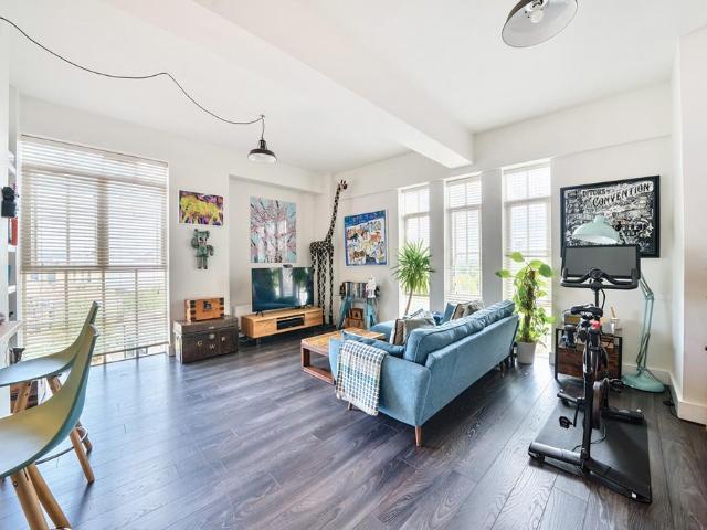 Flat for sale in Old Kent Road, Greater London