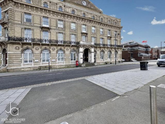 Flat for sale in Dale Hill, Essex
